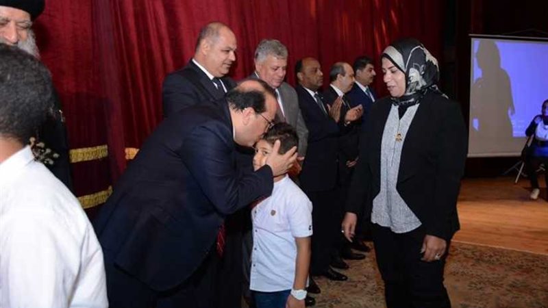 جامعة طنطا تكرم 200