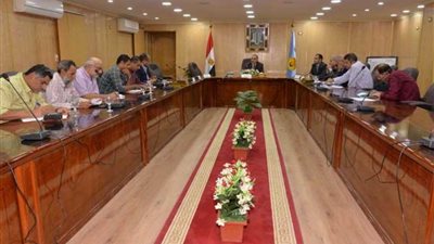 محافظ أسيوط: حلول لمحطات 