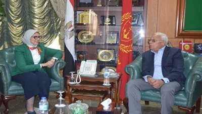 وزيرة الصحة تراجع خطة مبادرة القضاء على فيروس 