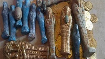 ضبط تماثيل وعملات أثرية بمنزل عاطلين ببني سويف