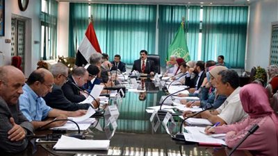 محافظ القليوبية يستمع لطلبات المسثتمرين