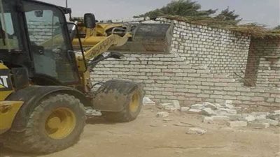 إزالة 38 حالة تعد على أملاك الدولة واسترداد 168 فدانًا بأسيوط