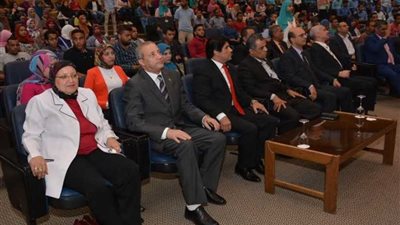 نقيب الصحفيين يرفع شعار 