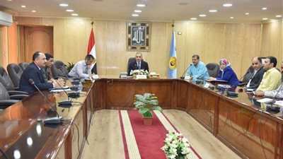 بروتوكول لاستغلال تروسيكلات أسيوط في بيع السلع المدعمة..صور