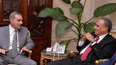 نقيب الصحفيين يلتقي محافظ أسيوط (صور)