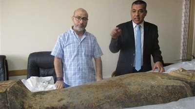 الآثار تكشف تفاصيل استرداد غطاء تابوت أثري من الكويت