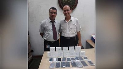 جمارك مطار برج العرب تضبط محاولة تهريب كمية من الهواتف المحمولة