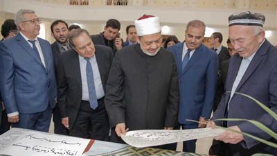 أكاديمية أوزبكستان تقلد شيخ الأزهر 