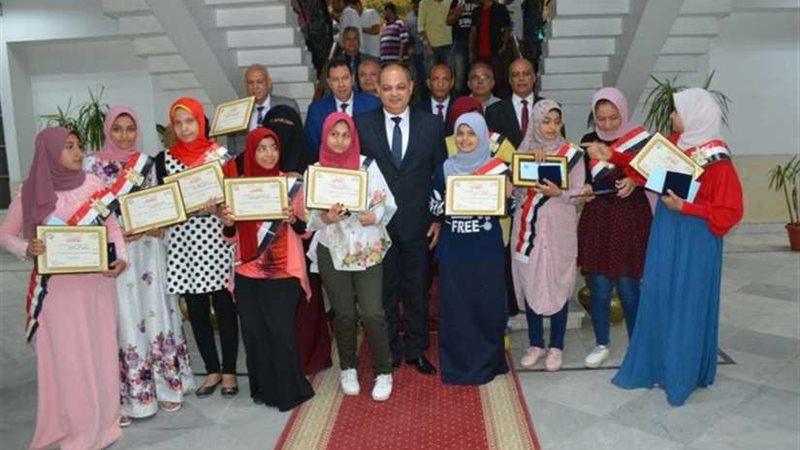 السعيد يكرم طلاب