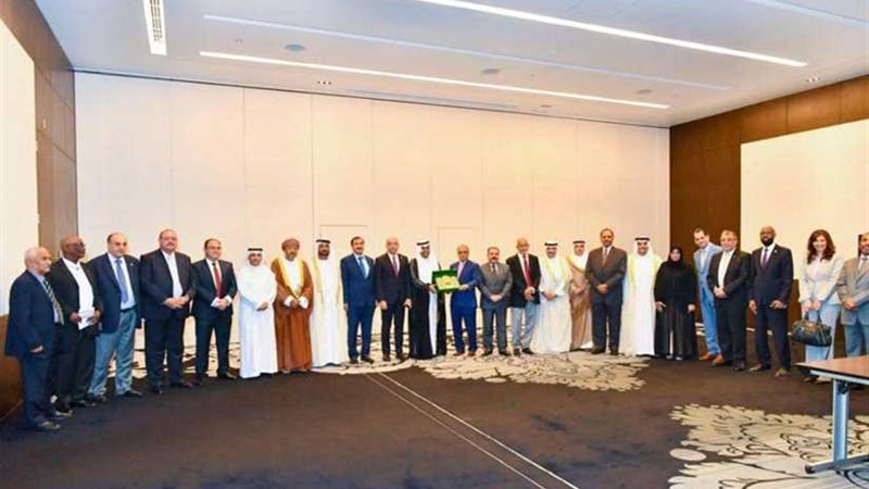 السلمي يطلع السفراء