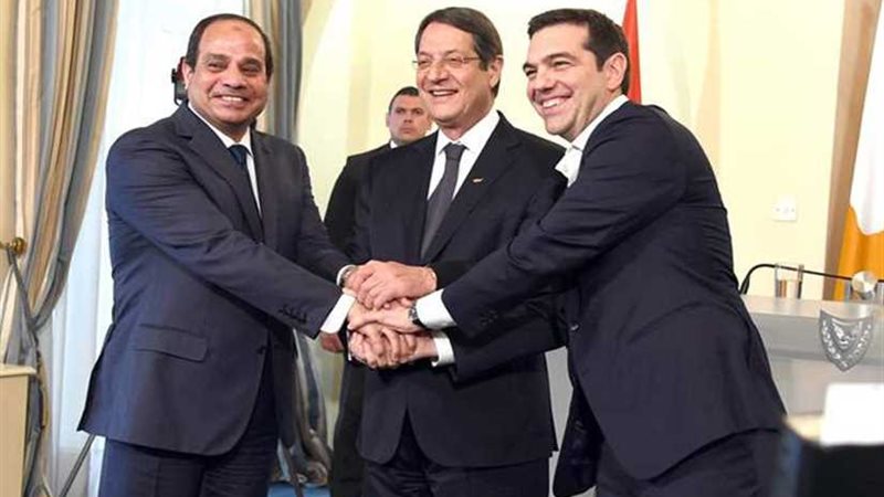 مصر النهاردة يستعرض