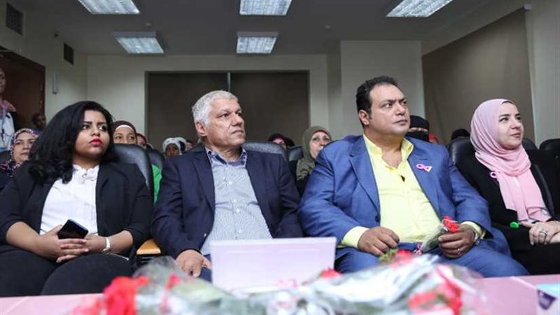 مراد مكرم يشارك محاربات