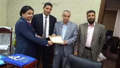 الواحات البحرية تكرم فريق قوافل قلوب الخير