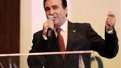 الفنان طارق الدسوقي يفتتح معرضا بعنوان 