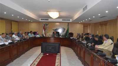 تعرف على أبرز ما جاء في اجتماع محافظ الفيوم مع النواب‬