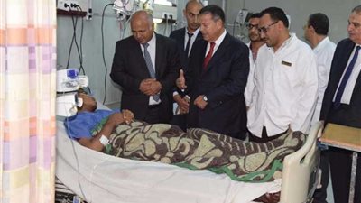 محافظ بني سويف يتفقد مستشفى 