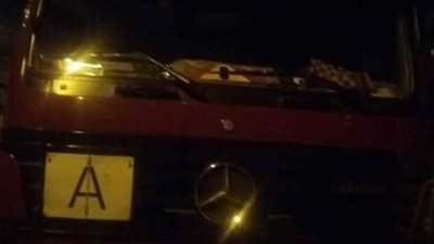 الجيزة تضبط 10 سيارات تلقى مخلفات هدم بالطرق ليلاً