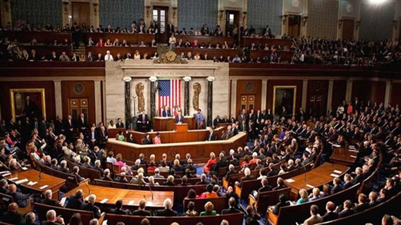 أمريكا تعتقل شخصا