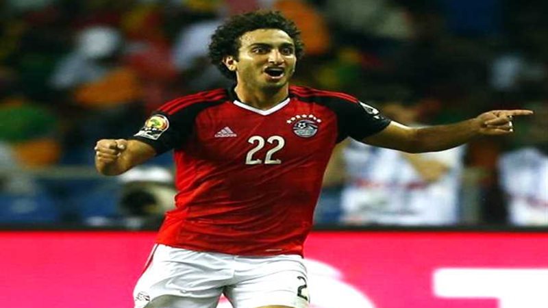 عمرو وردة يضرب إي