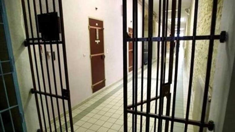 إخلاء سبيل 6 متهمين