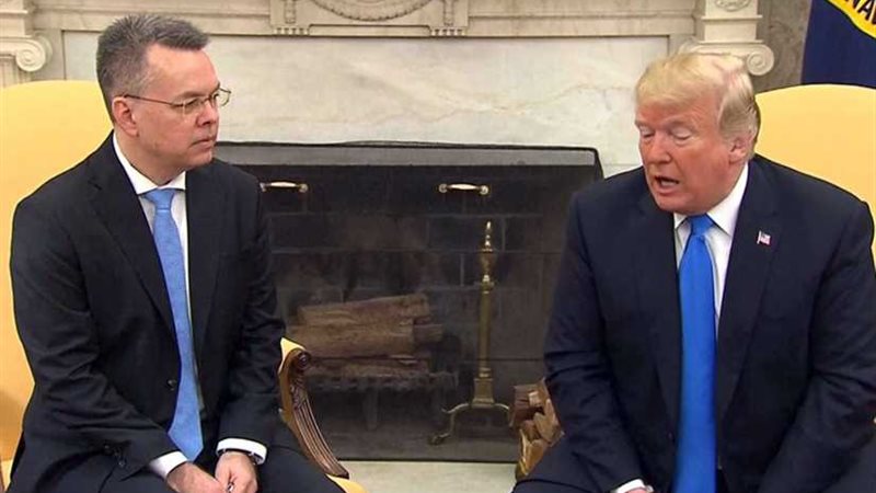 ترامب يلتقي القس