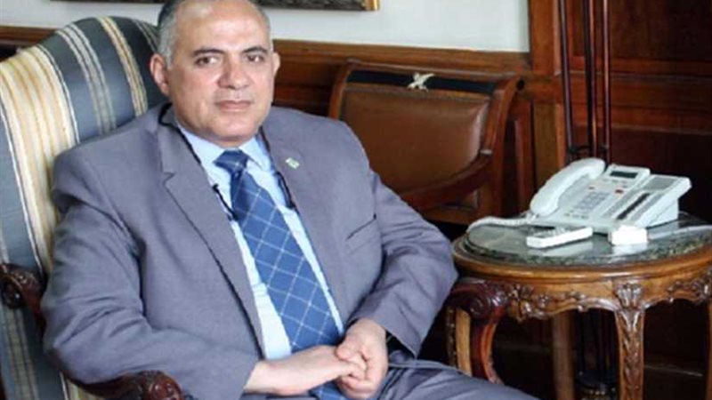 وزير الري يلتقي عددا