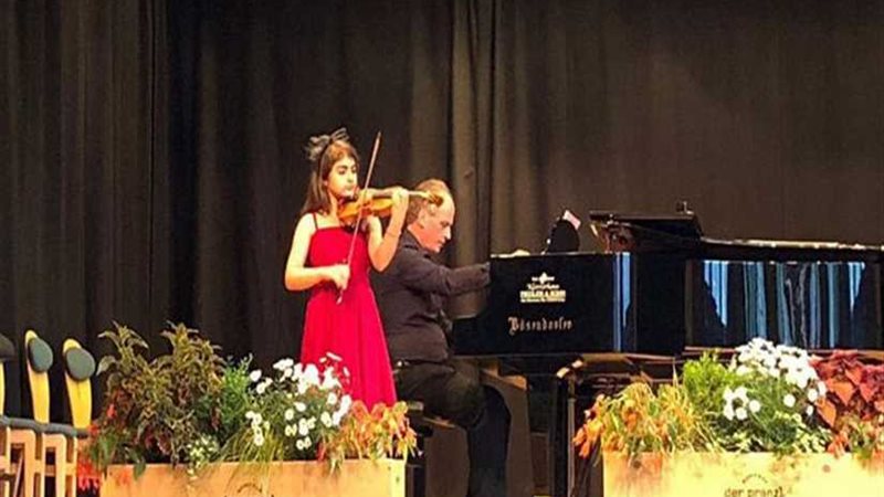 شاهد.. طفلة سورية