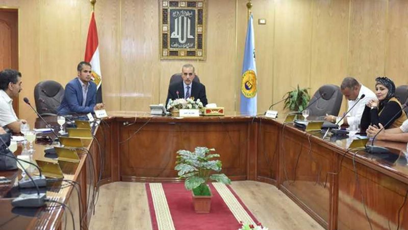 محافظ أسيوط يستقبل