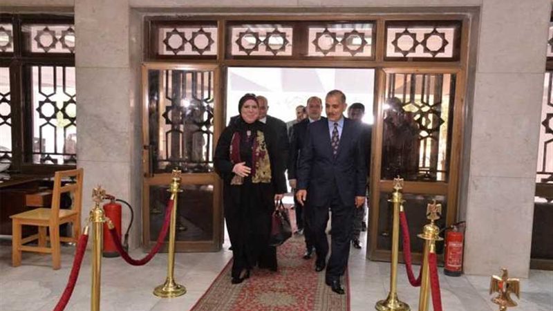 محافظ أسيوط يستقبل