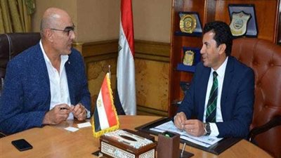 هشام نصر يطمئن وزير الرياضة على منتخب اليد