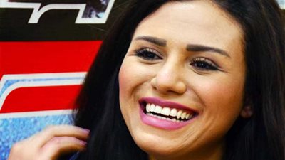 اللقاء الأخير للفنانة غنوة: نفسي أعيش