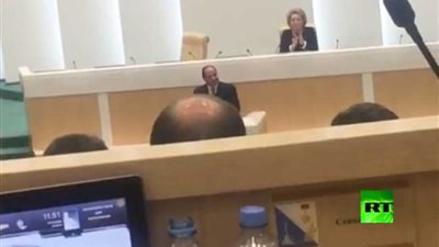 السيسي يطلب من أعضاء مجلس الاتحاد الروسي التصفيق ..ويصف بوتين بالصديق العزيز 
