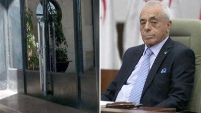 نواب جزائريون يغلقون مدخل البرلمان بالأقفال (صور)