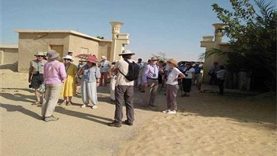 وفد هولندي يزور المعالم الأثرية والسياحية بالمنيا
