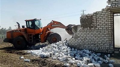 إزالة 16 حالة تعدى على الأراضي الزراعية ببني مزار بـ