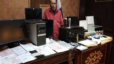 ضبط مزور للعملات والمحررات الرسمية بالبحيرة (صور)