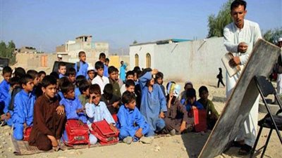 طالبان تسيطر على مئات المدارس في أفغانستان وتحظر تعليم الفتيات