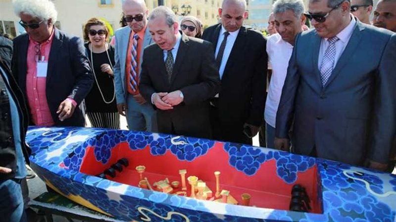 42 فنانًا متطوعًا