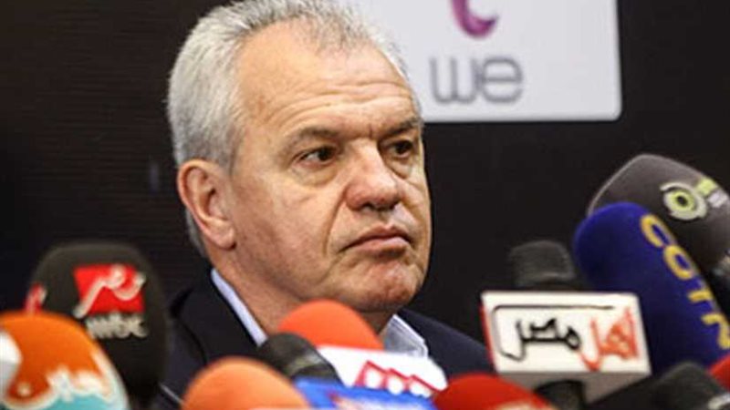 أجيري: أعامل اللاعبين