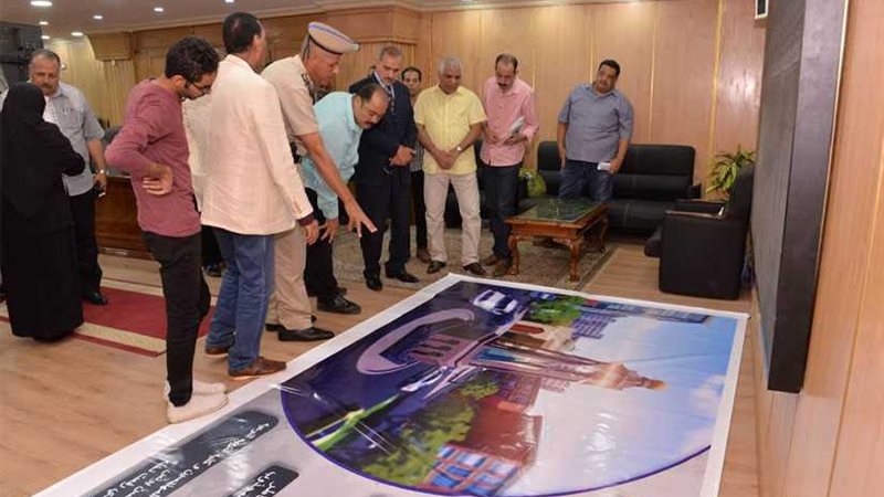 محافظ أسيوط يستعرض