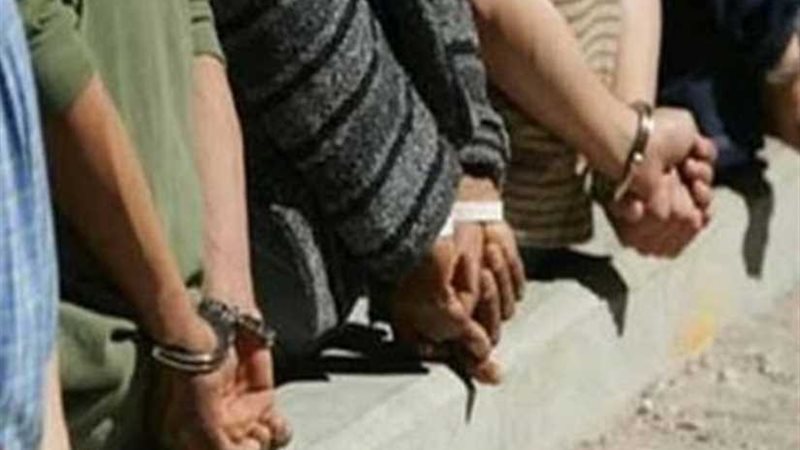 ضبط 3 أشخاص يروجون