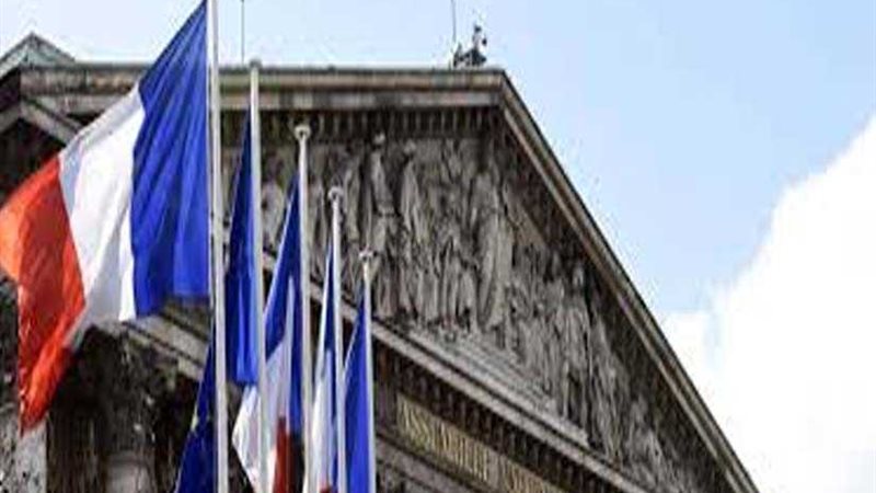 فرنسا تدرس فرض تأشيرة