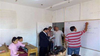 رئيس مركز ملوي يتابع مستوى الخدمات بقرية دير البرشا