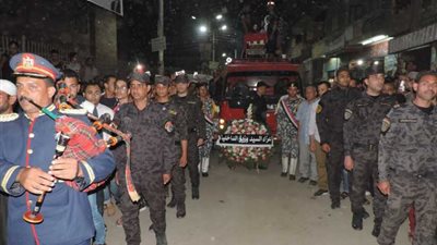 بالصور.. جنازة عسكرية وشعبية لشهيد الواجب فى سيناء بمسقط رأسه بالخانكة