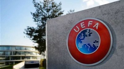 لجنة انضباط الاتحاد الأوروبي تعاقب نابولي وفالنسيا