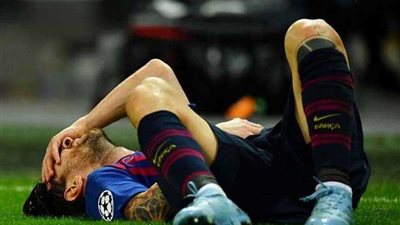 ميسي يتعرض لإصابة قوية ويغادر ملعب مباراة إشبيلية