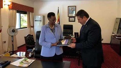 طارق سلام سفير مصر بأوغندا يلتقي مع السيدة الأولى جانيت موسيفيني