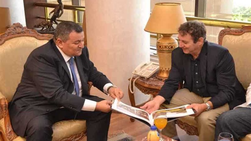 هيكل يستقبل ممثلي