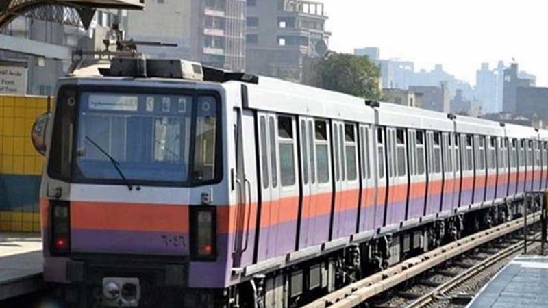 سحب قطار معطل بالخط