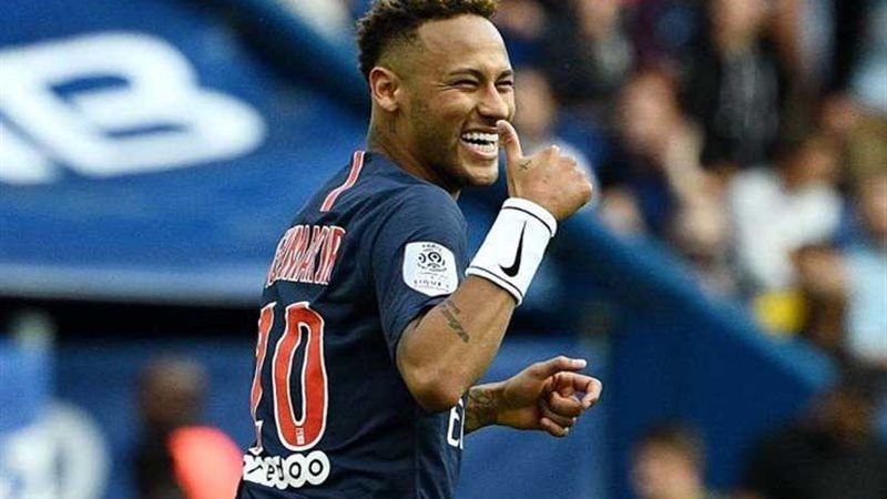 برشلونة يكشف حقيقة